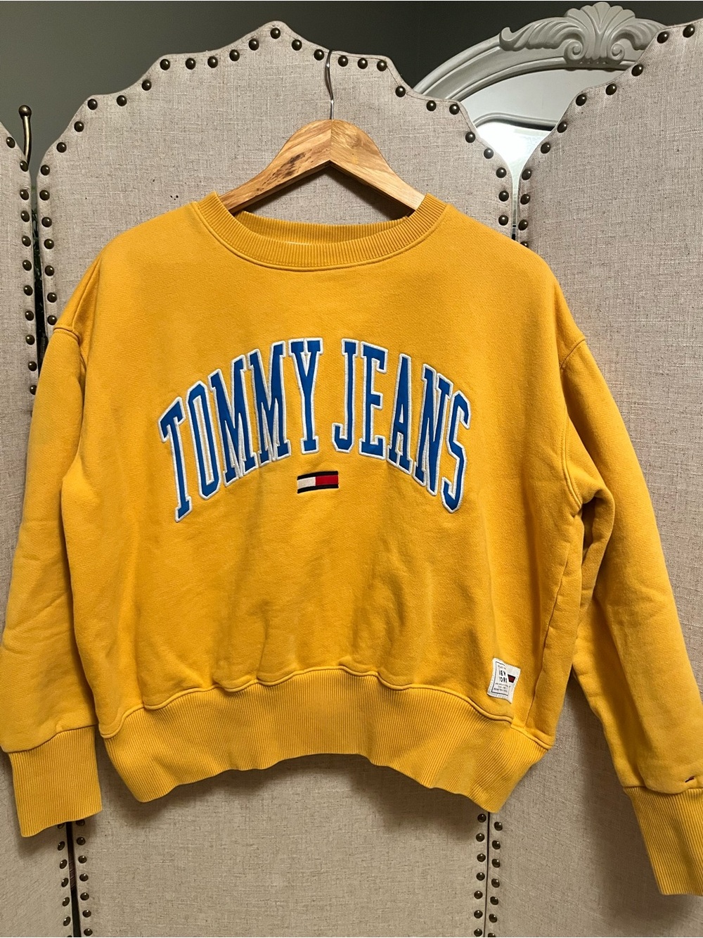 Women’s Tommy Hilfiger Sweatshirt embroidered size large